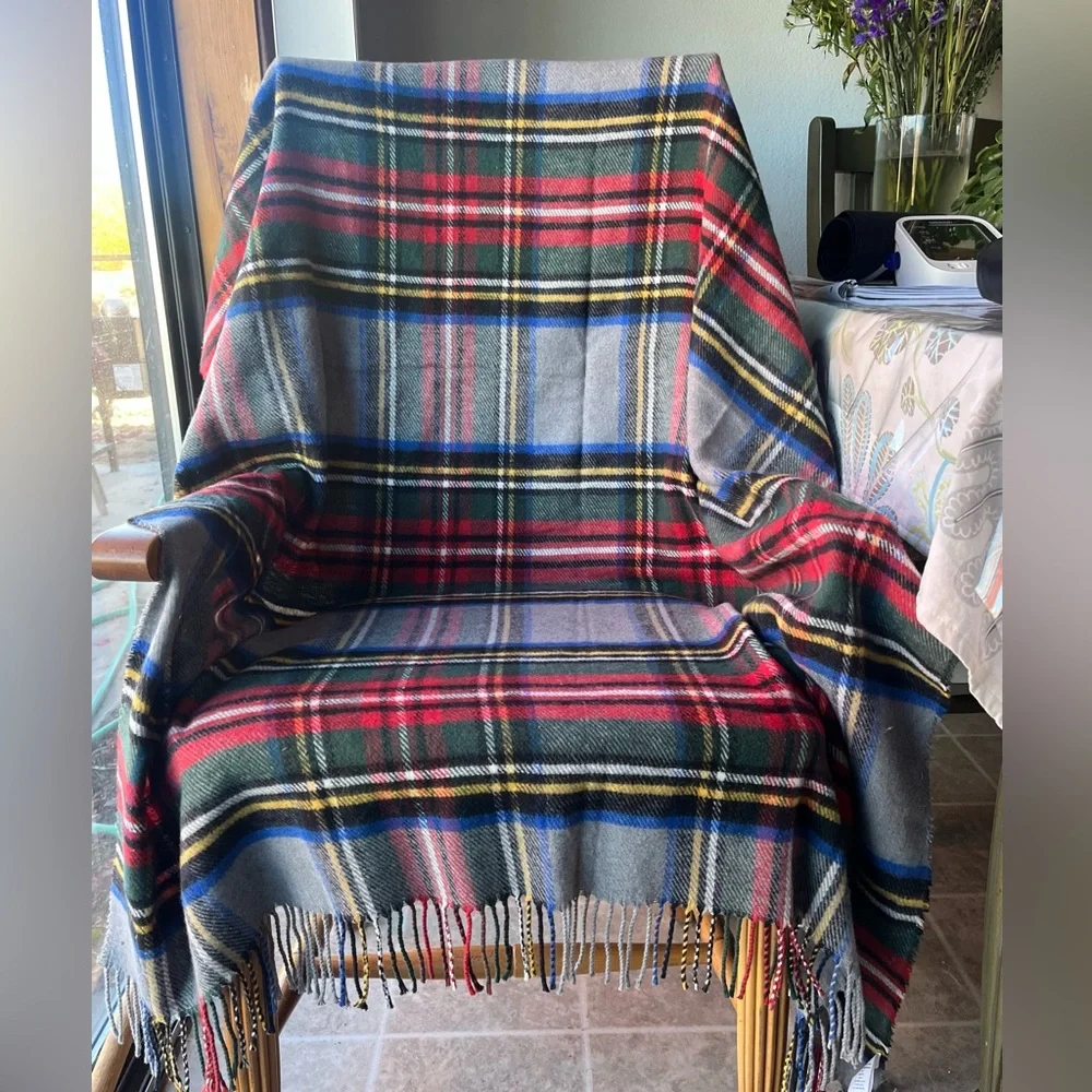 NIDO blanket throw. Italian made. Super soft.